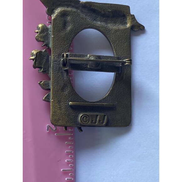 Grandma JJ Gold-Tone Brooch With Roses And Oval Frame Design J0204 - Picture 7 of 8